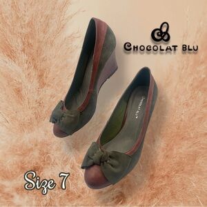 Chocolat Blu Women's Leather Olive and Chestnut Wedges with Bow Size 7 Suede